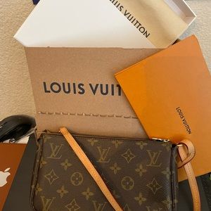 🚫SOLD🚫Louis Vuitton Pochette Brown 🚫